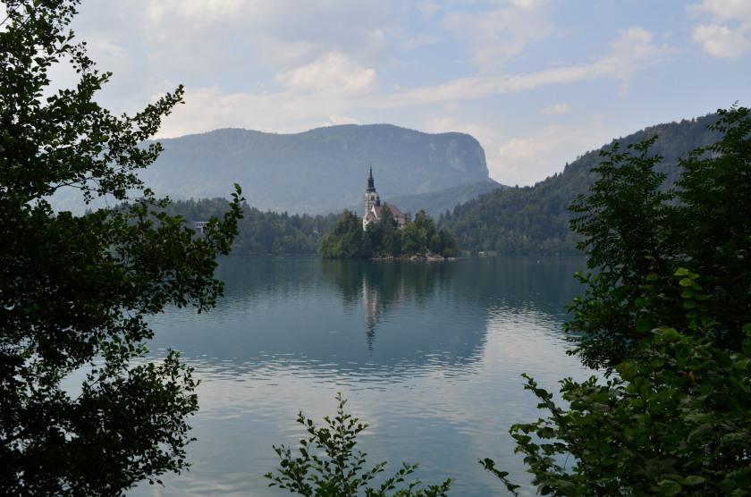 La chiesa isolata nel mezzo del lago... spettacolare